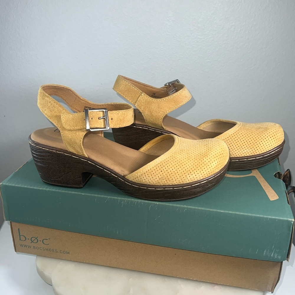Women’s B.O.C Maryjane heels in stone yellow suede Sz. 7 M